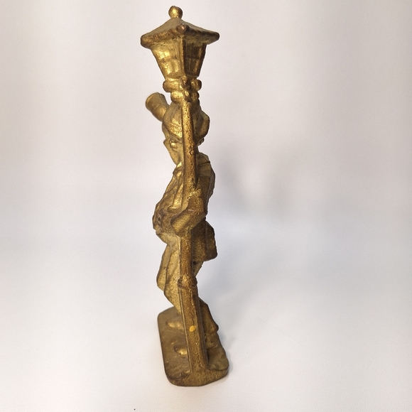 Solid Brass Statuette of Drunk Man Leaning on a Lamppost - Picture 3 of 9